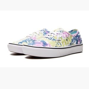 The Vans Women’s Tie Due ComfyCush shoe